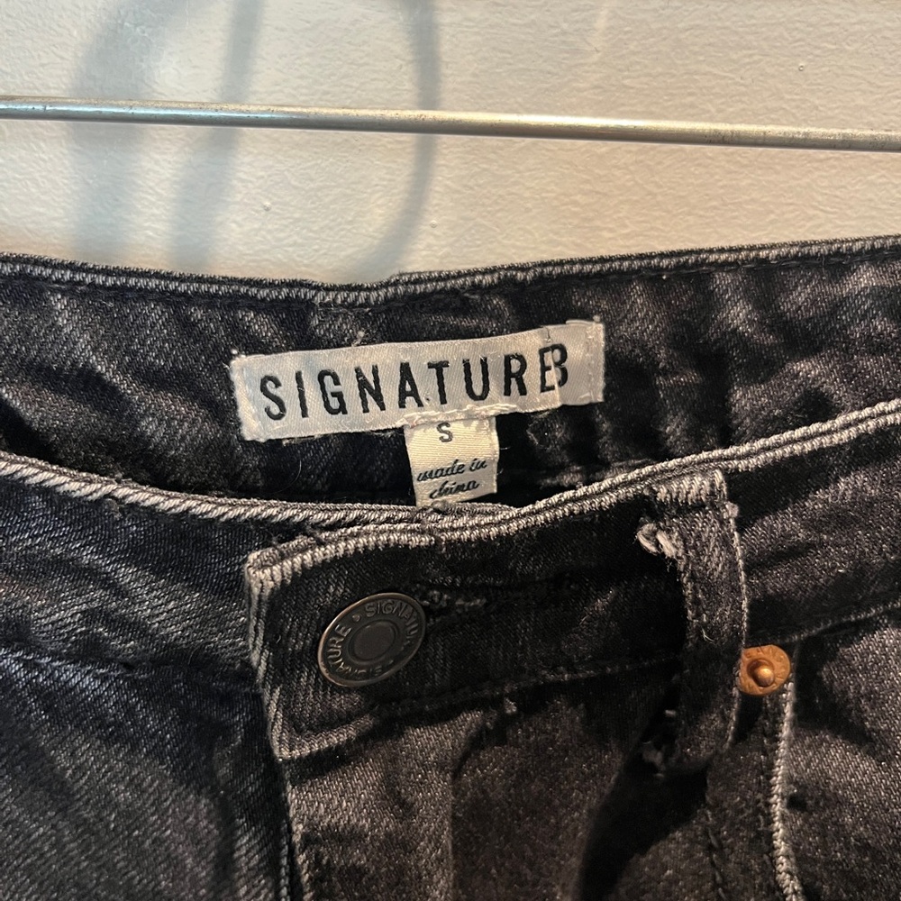 Vestique Signature Ripped Jeans - Picture 3 of 6